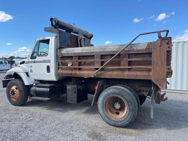 Image of International Workstar 7300 equipment image 1