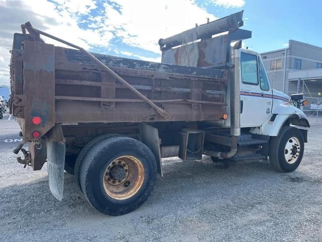 Image of International Workstar 7300 equipment image 2
