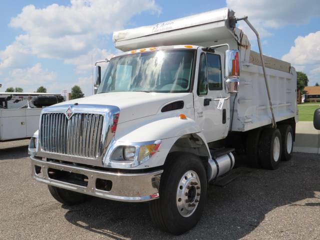 Image of International Workstar 7400 equipment image 1