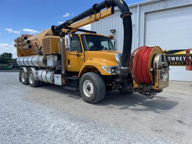 Image of International Workstar 7400 equipment image 2