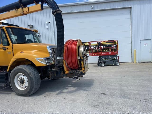 Image of International Workstar 7400 equipment image 3