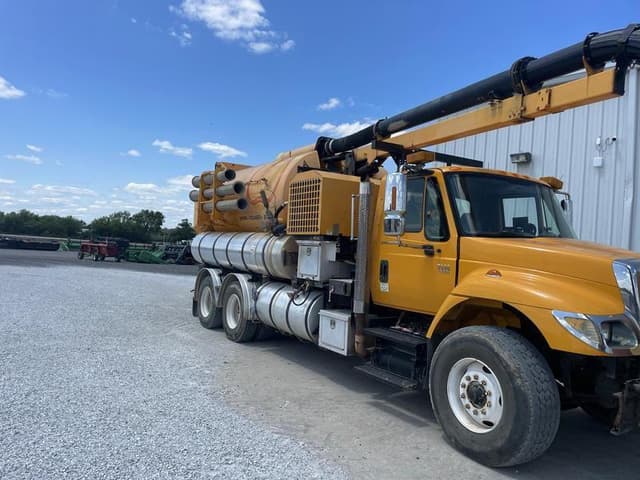 Image of International Workstar 7400 equipment image 4
