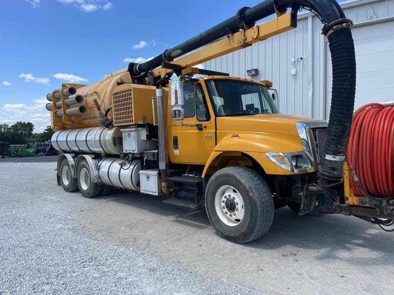 2004 International Workstar 7400 Equipment Image0