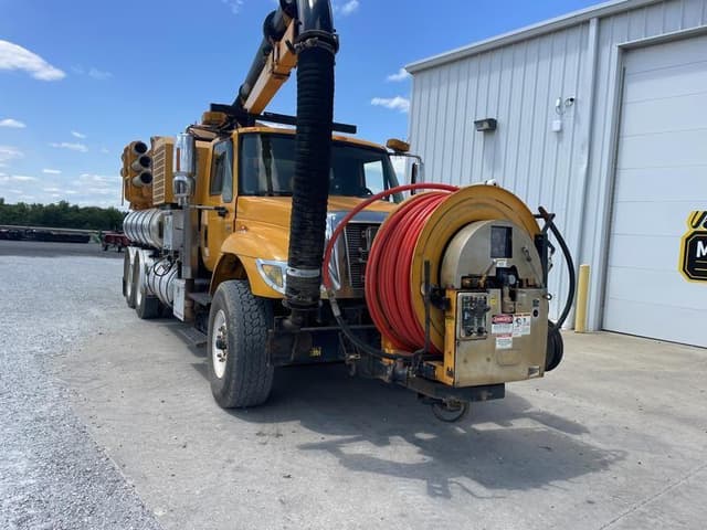 Image of International Workstar 7400 equipment image 1