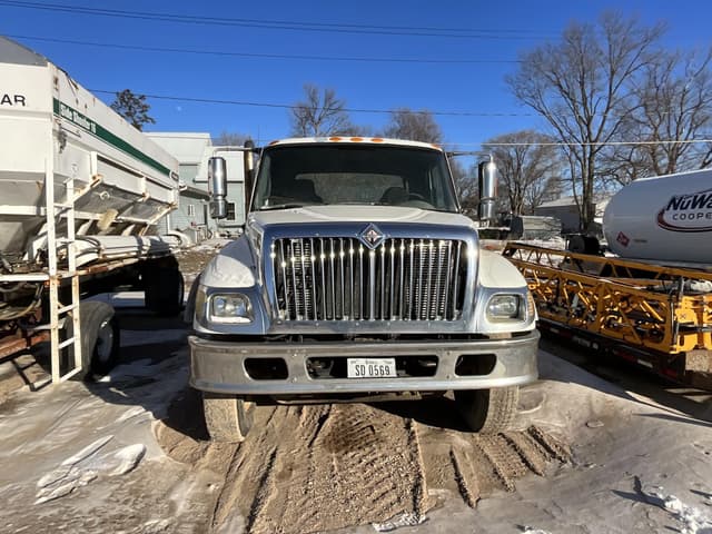 Image of International Workstar 7400 equipment image 3