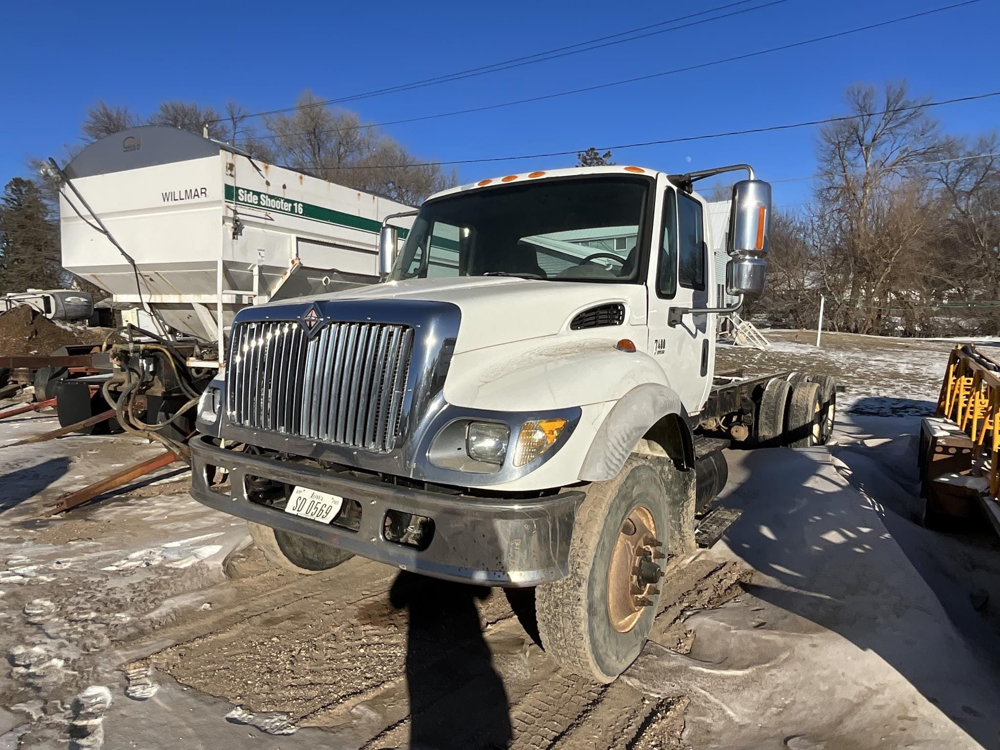 2004 International Workstar 7400 Equipment Image0