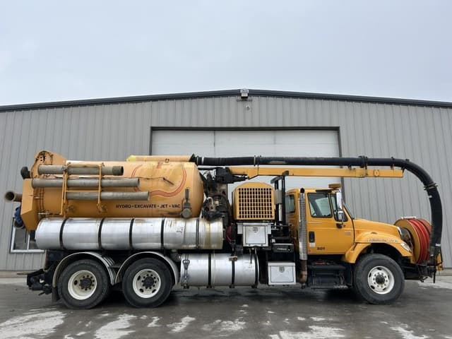 Image of International Workstar 7400 equipment image 3
