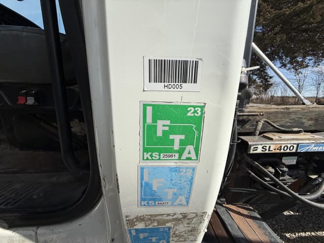 Image of International WorkStar 7600 equipment image 2