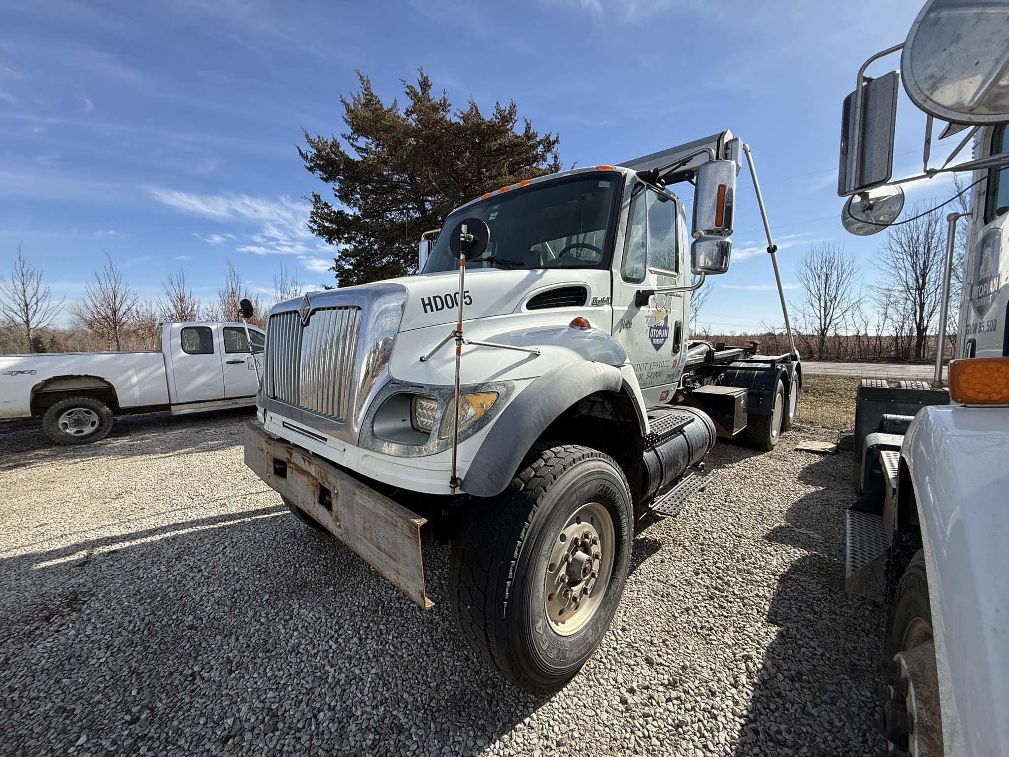 2004 International WorkStar 7600 Equipment Image0