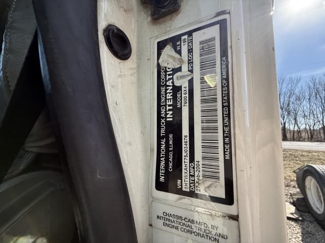 Image of International WorkStar 7600 equipment image 3