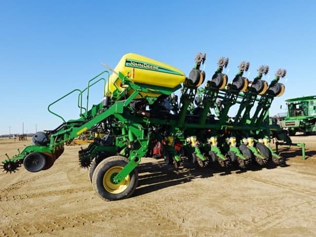 Image of John Deere 1790 equipment image 1