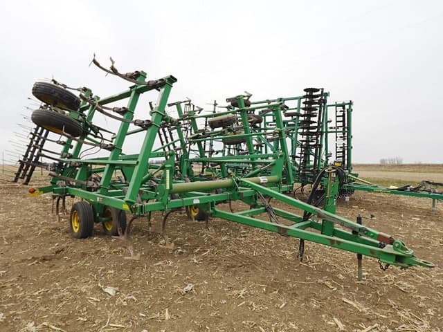 Image of John Deere 2210 equipment image 1