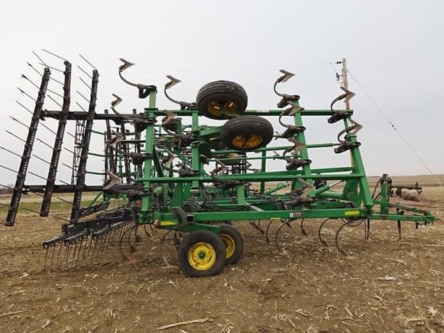 Image of John Deere 2210 equipment image 2