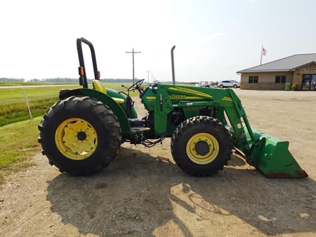 Image of John Deere 5105 equipment image 3