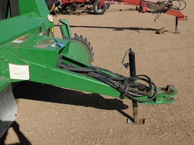 Image of John Deere 567 equipment image 2