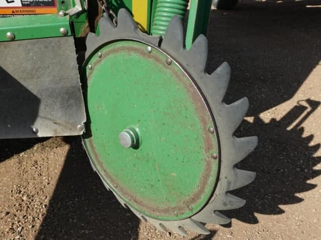 Image of John Deere 567 equipment image 4