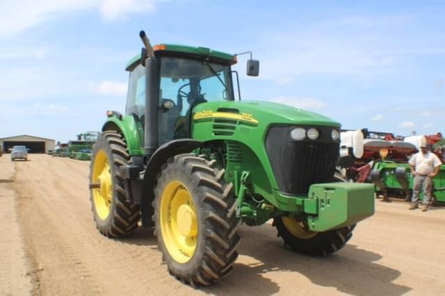 Image of John Deere 7920 equipment image 1