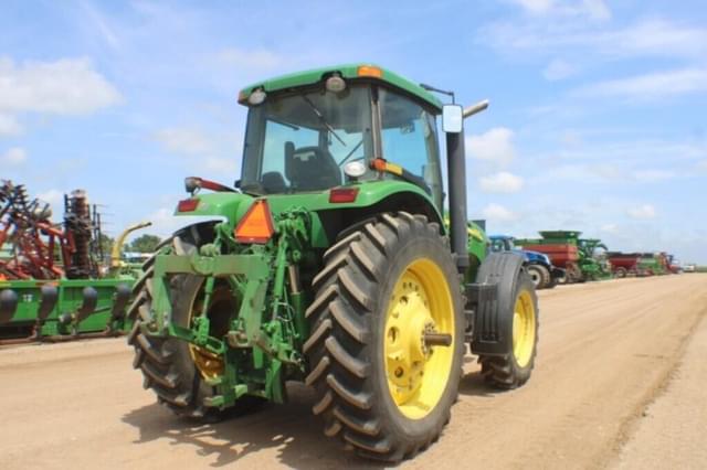 Image of John Deere 7920 equipment image 2