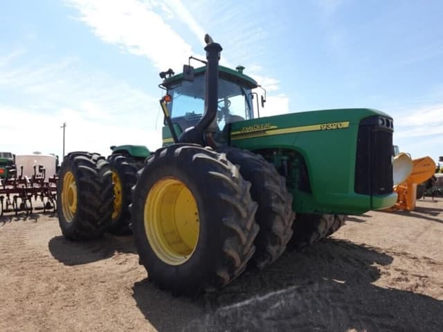 Image of John Deere 9320 equipment image 1