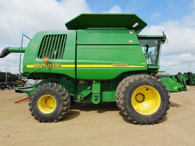 Image of John Deere 9660 STS equipment image 2