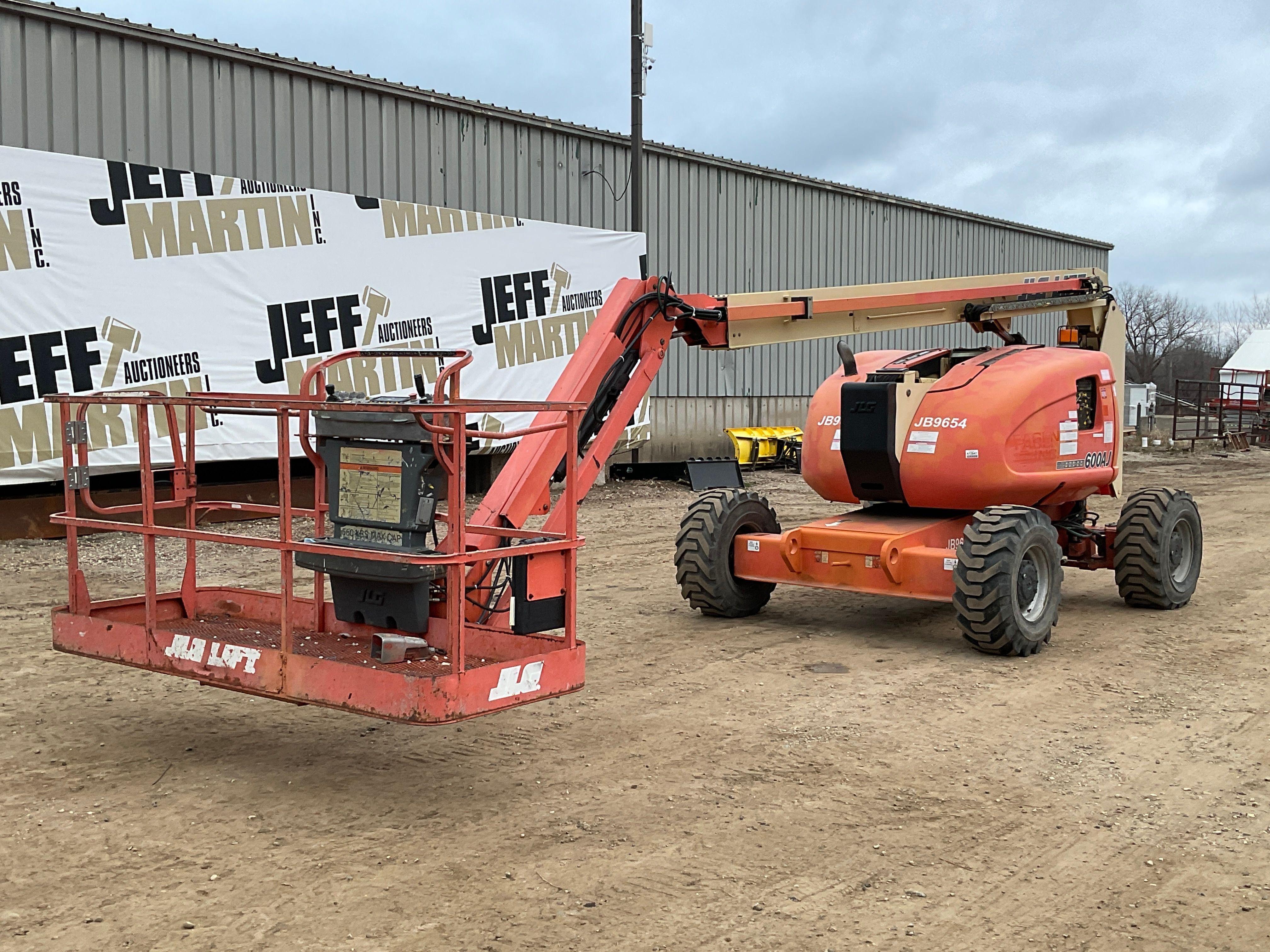 Main image JLG 600AJ