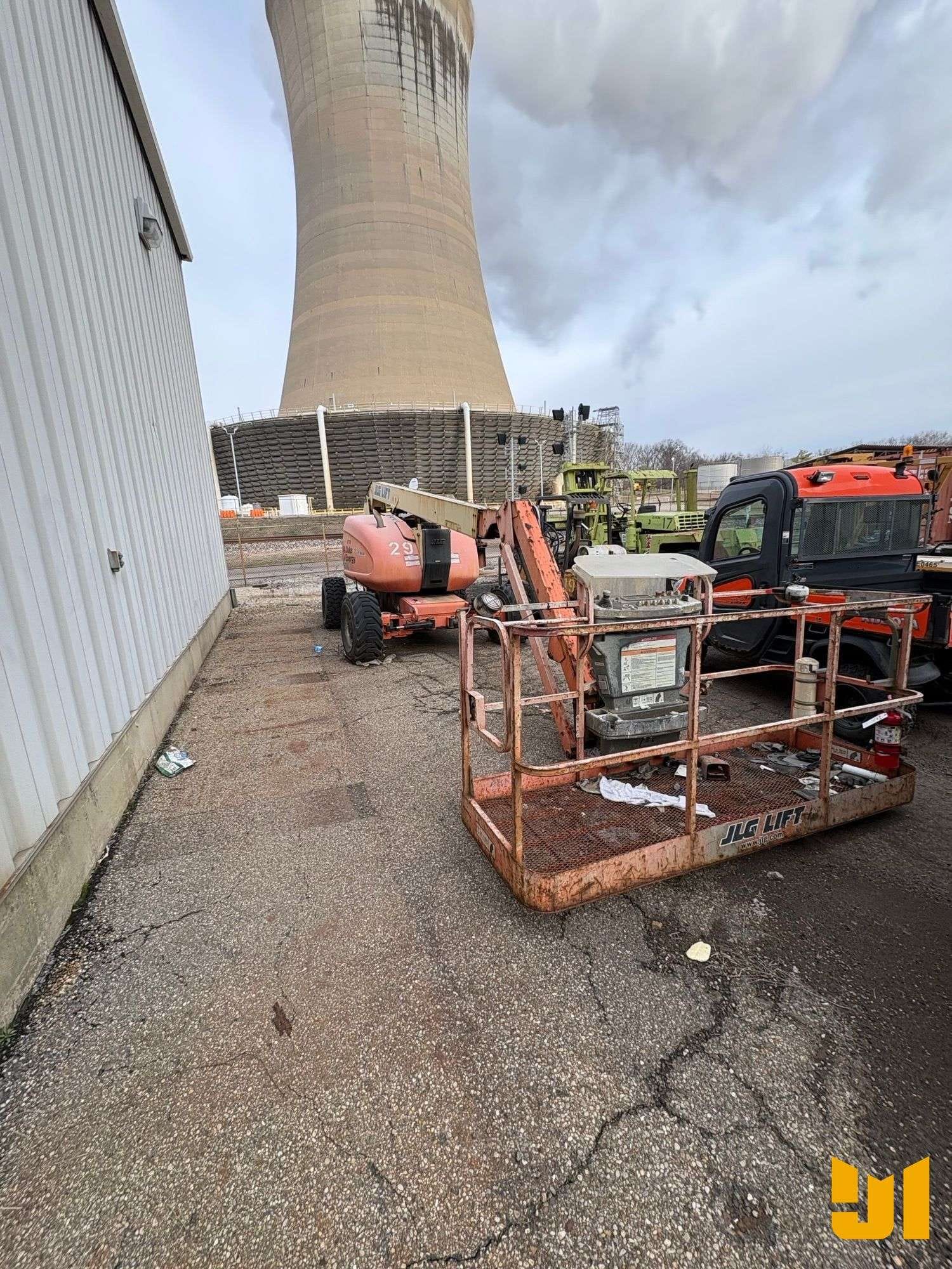 2004 JLG 600AJ Equipment Image0