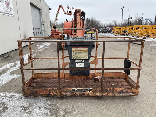 Image of JLG 660SJ equipment image 1