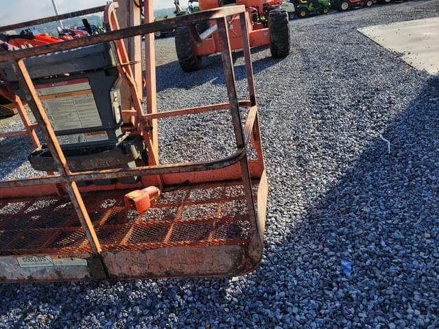 Image of JLG 660SJ equipment image 2