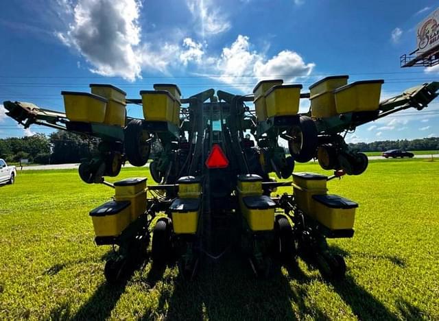 Image of John Deere 7300 equipment image 3