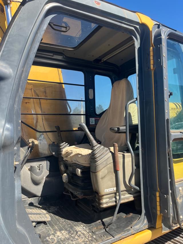 Image of John Deere 120C equipment image 4