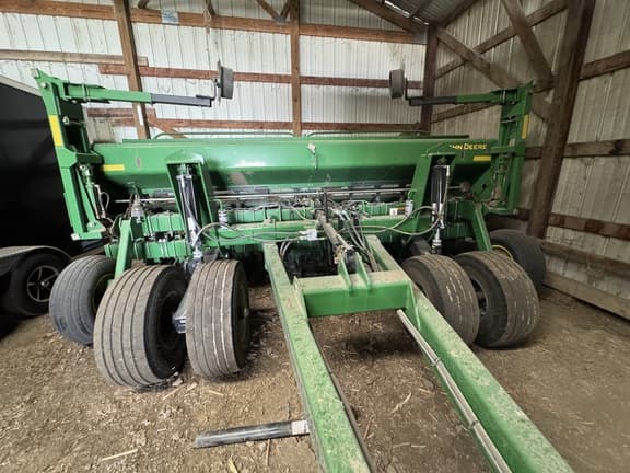 Image of John Deere 1530 equipment image 2