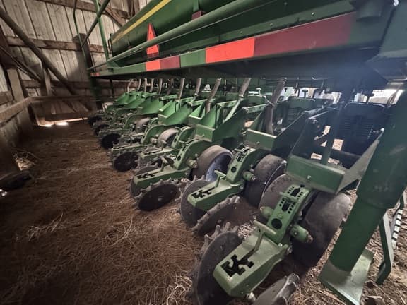 Image of John Deere 1530 equipment image 3