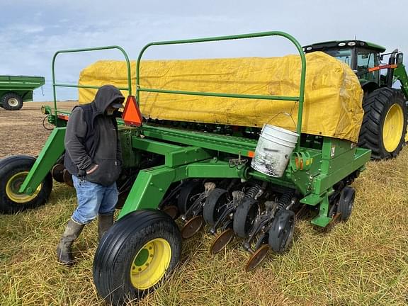 Image of John Deere 1590 equipment image 1