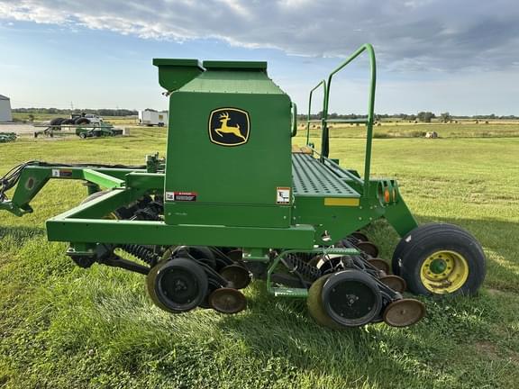 Image of John Deere 1590 equipment image 1