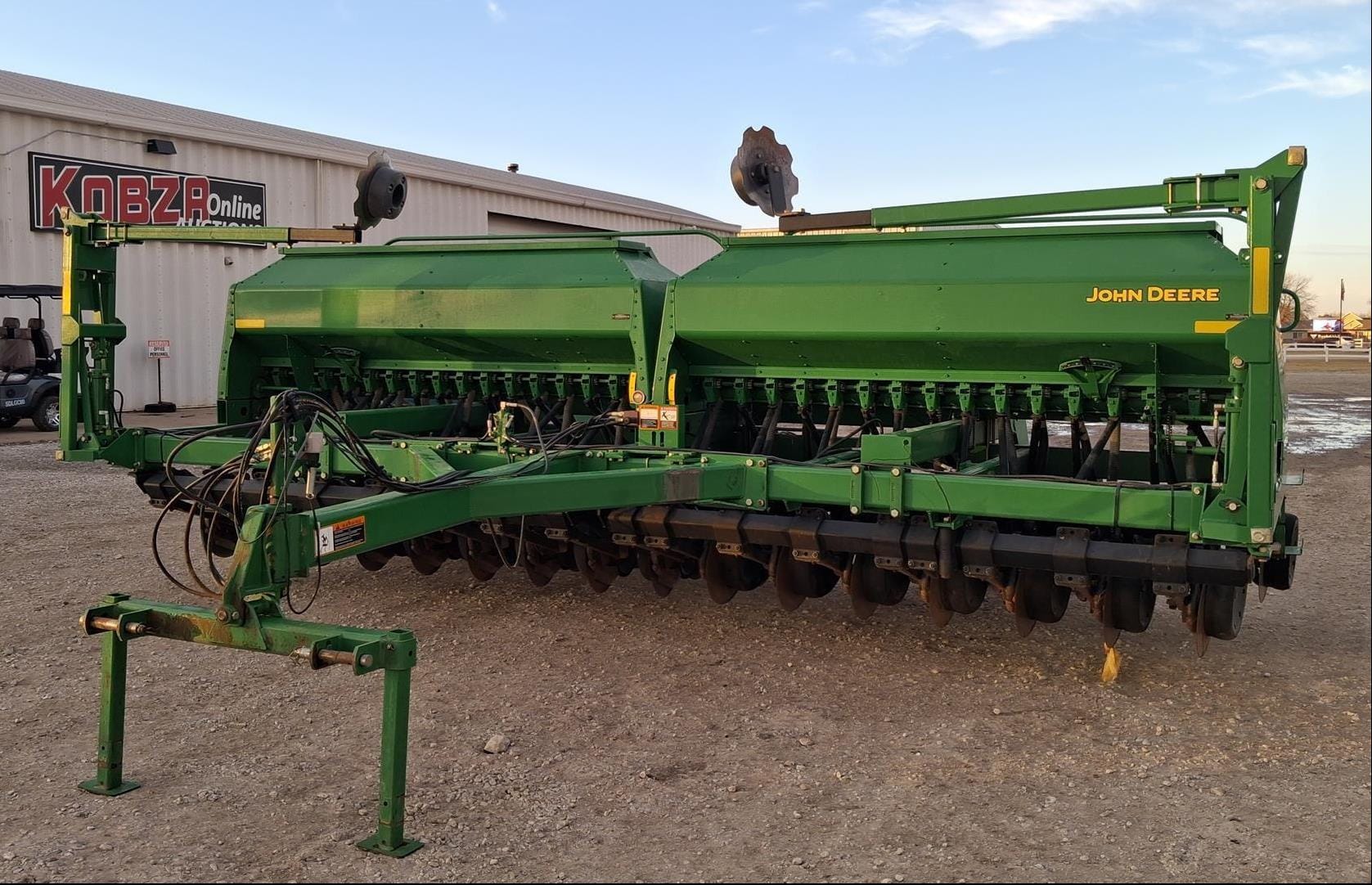 2004 John Deere 1590 Equipment Image0