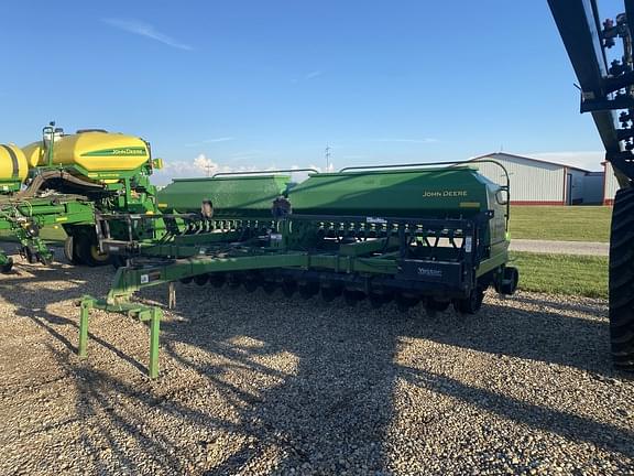 2004 John Deere 1590 Equipment Image0