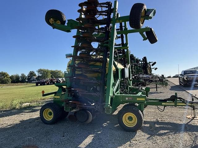 Image of John Deere 1690 equipment image 3