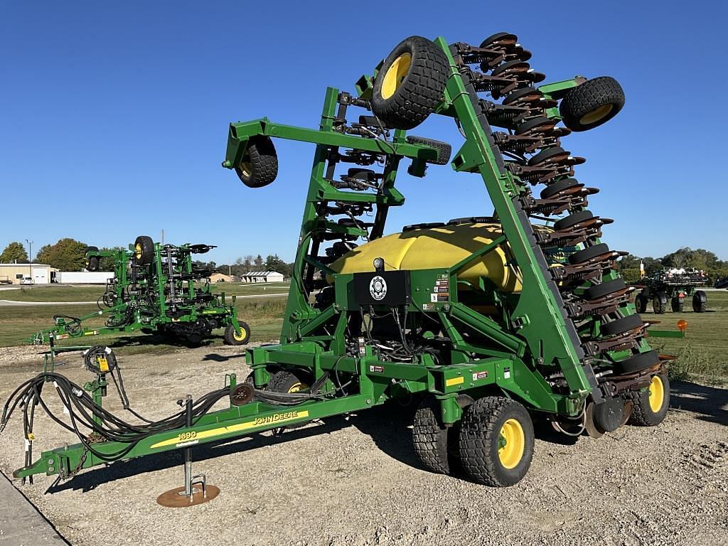 Image of John Deere 1690 Primary image