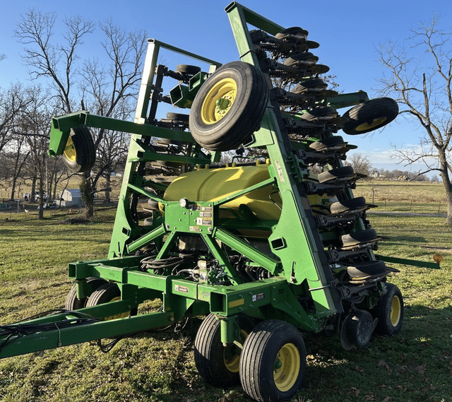 Image of John Deere 1690 equipment image 1