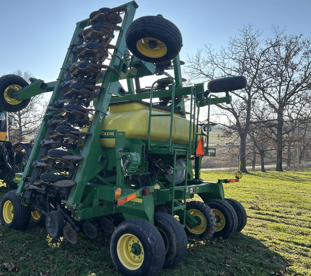 Image of John Deere 1690 equipment image 2