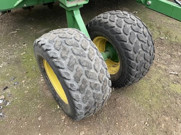 Image of John Deere 1690 equipment image 3