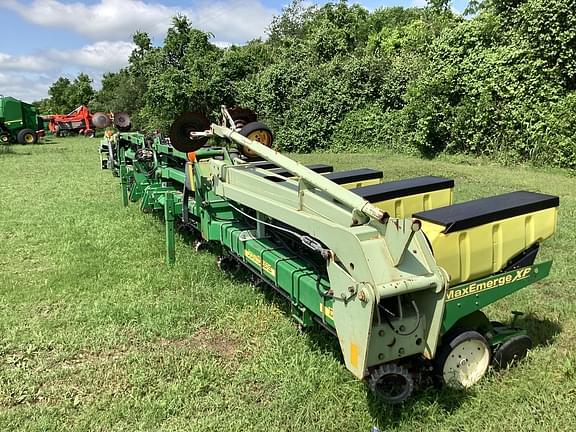 Image of John Deere 1720 equipment image 1