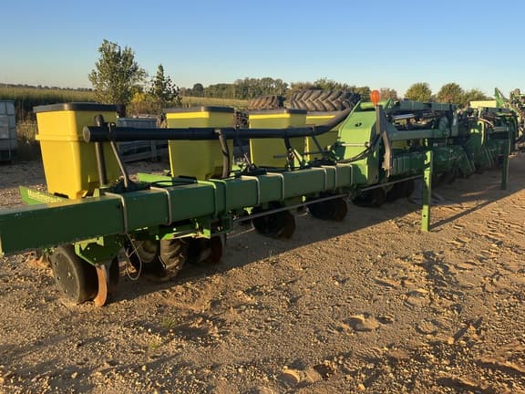 Image of John Deere 1720 equipment image 2