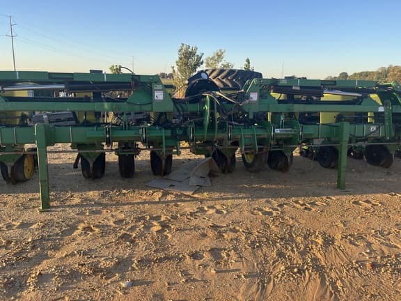 Image of John Deere 1720 equipment image 1