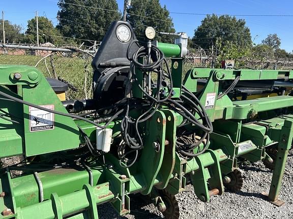 Image of John Deere 1720 equipment image 4