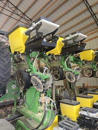 2004 John Deere 1720 Equipment Image0