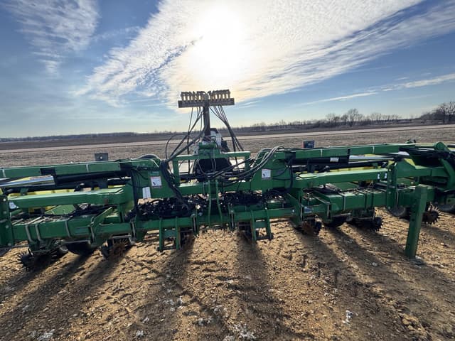 Image of John Deere 1720 equipment image 2