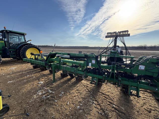 Image of John Deere 1720 equipment image 4