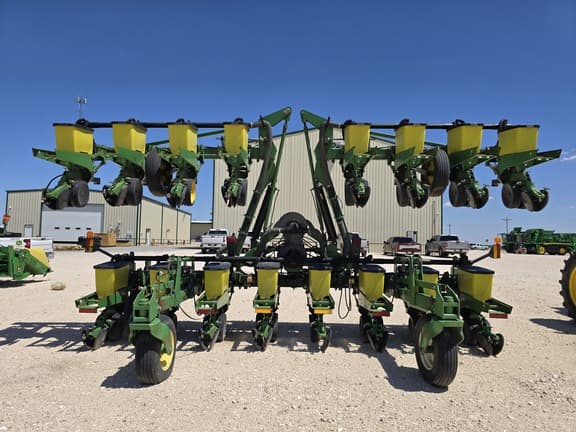 Image of John Deere 1720 equipment image 3