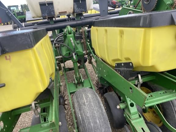 Image of John Deere 1760 equipment image 3
